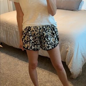 Black daisy urban outfitter shorts